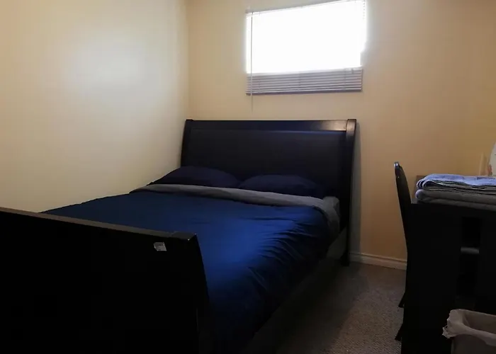 Private Bedroom In Basement Suite - Fonda